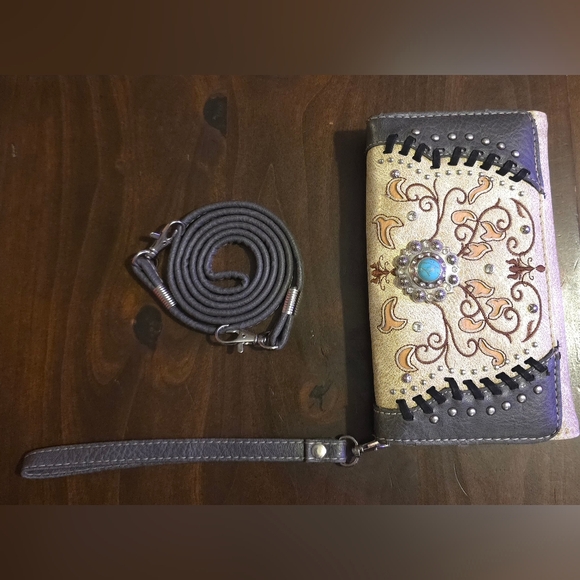 Zelris Spring Bloom Western Concho Women Crossbody Wrist Trifold Wallet - Picture 2 of 8